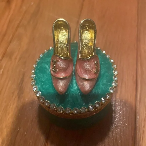 Green and Gold Decorative Trinket Box for keepsakes - Picture 2 of 10